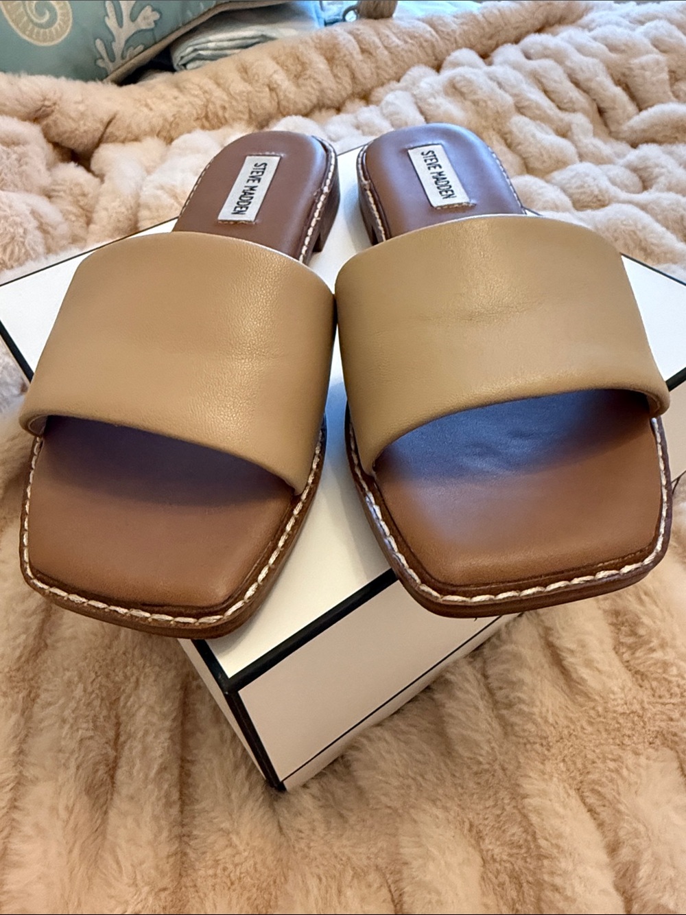 Steve Madden Women’s Tan Slide Sandals Size 8.5 M - Picture 3 of 3
